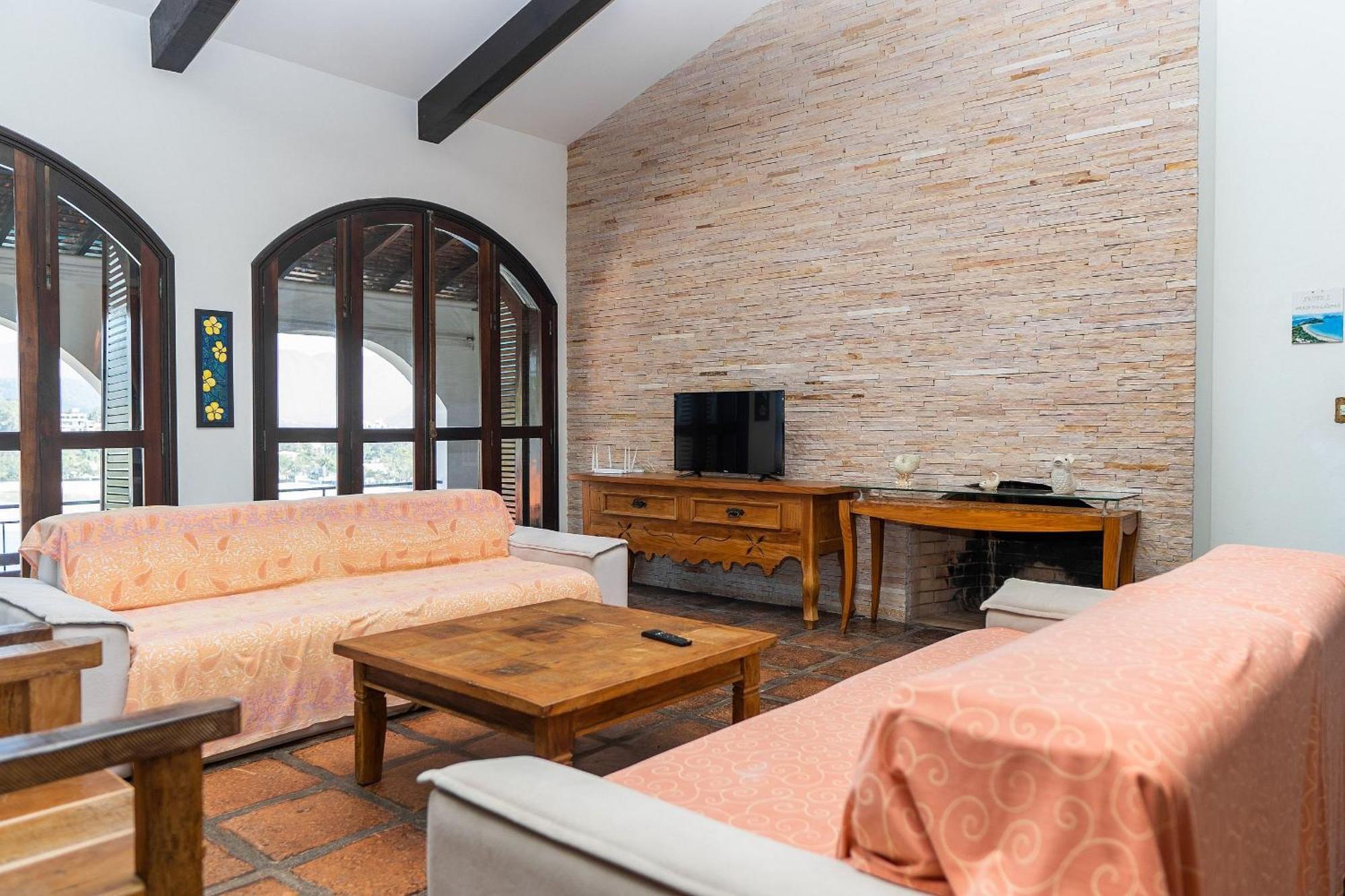 Casa de férias Casa luxuosa com 9 quartos e vista pro mar em Ubatuba, até 25 pessoas Ubatuba