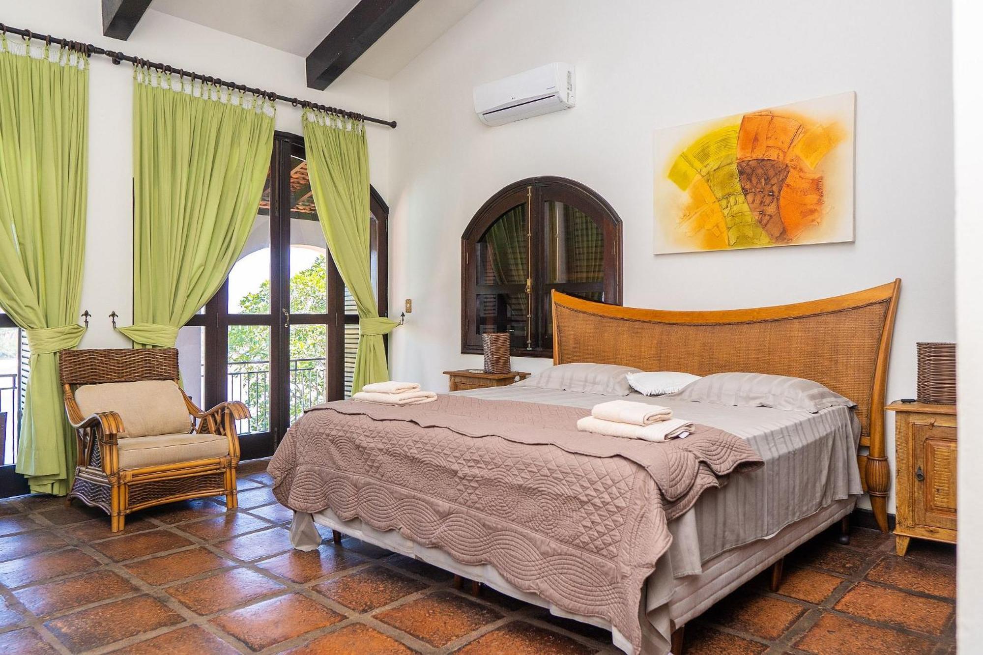 Casa de férias Casa luxuosa com 9 quartos e vista pro mar em Ubatuba, até 25 pessoas