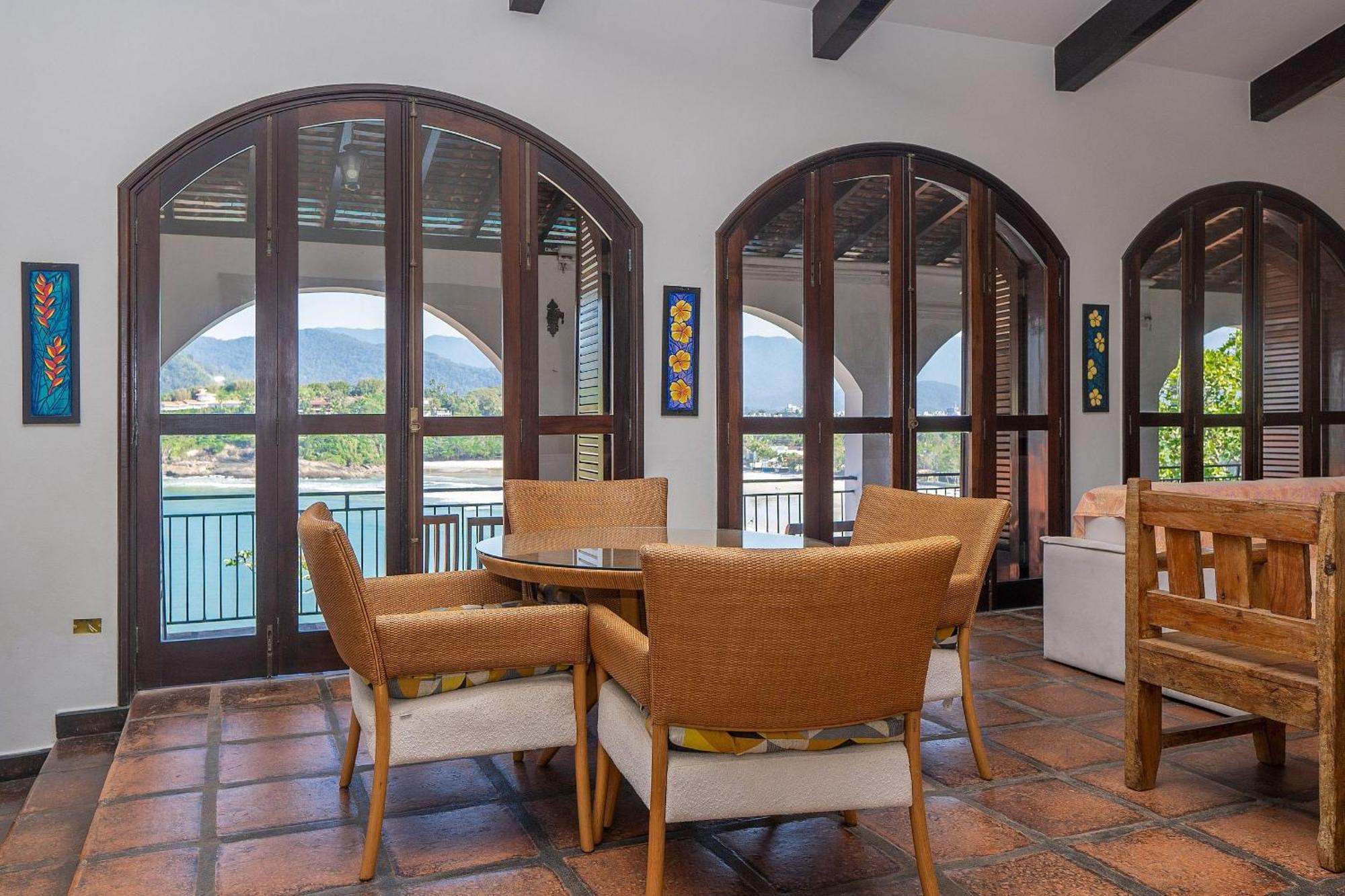 Casa de férias Casa luxuosa com 9 quartos e vista pro mar em Ubatuba, até 25 pessoas *
