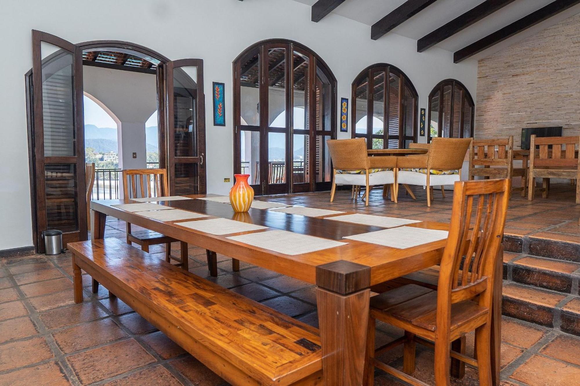 Casa luxuosa com 9 quartos e vista pro mar em Ubatuba, até 25 pessoas